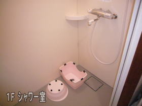 １階シャワー室の様子